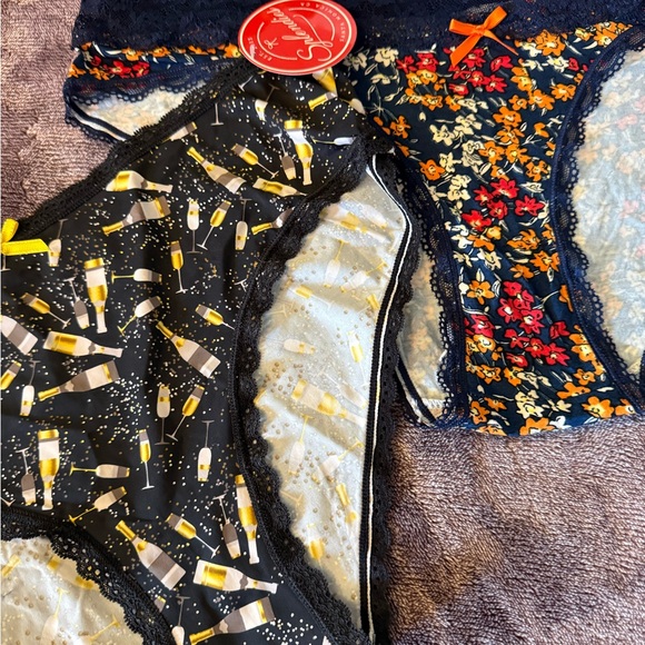 Splendid Black and Floral Women's Panties Set - Picture 2 of 7